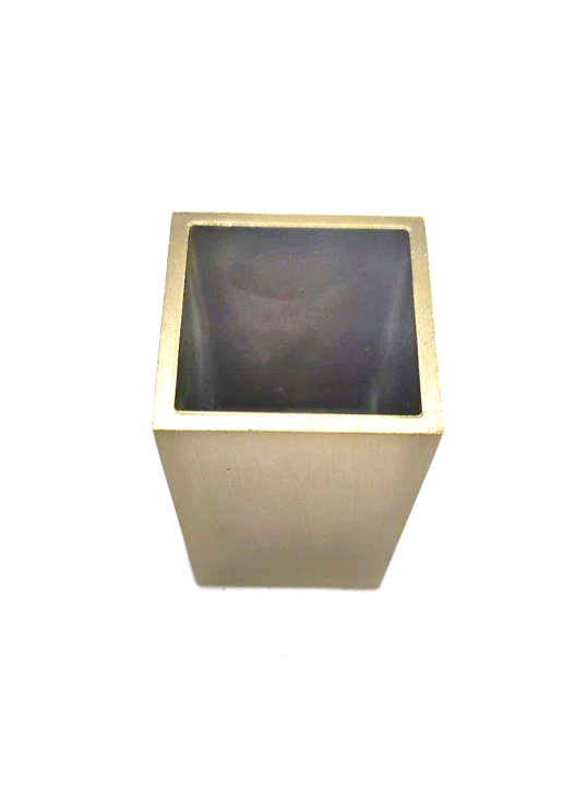Ốp chân 28x32x50mm TD 670